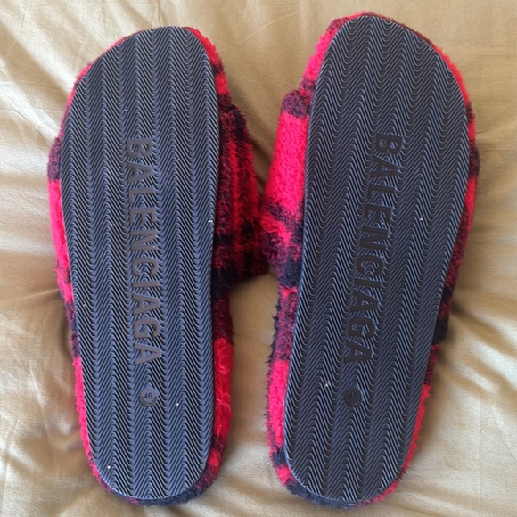 Balenciaga Faux Shearling Slippers - Picture 4 of 4